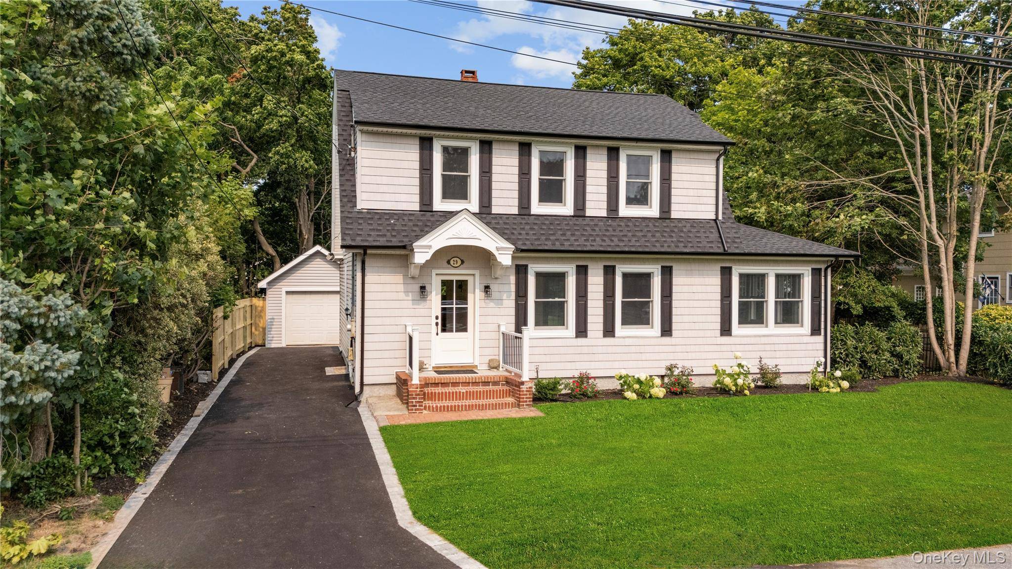 29 Colton AVE, Sayville, NY 11782