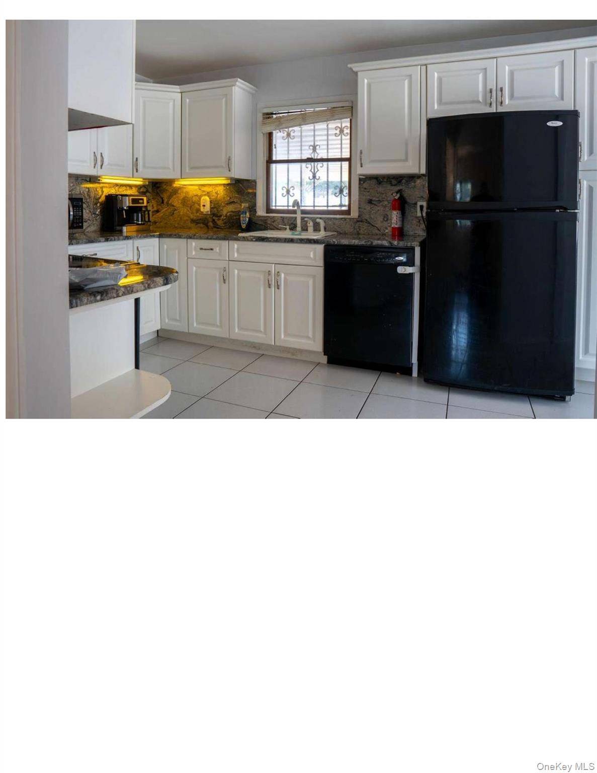 27 W Lakeland ST, Bay Shore, NY 11706