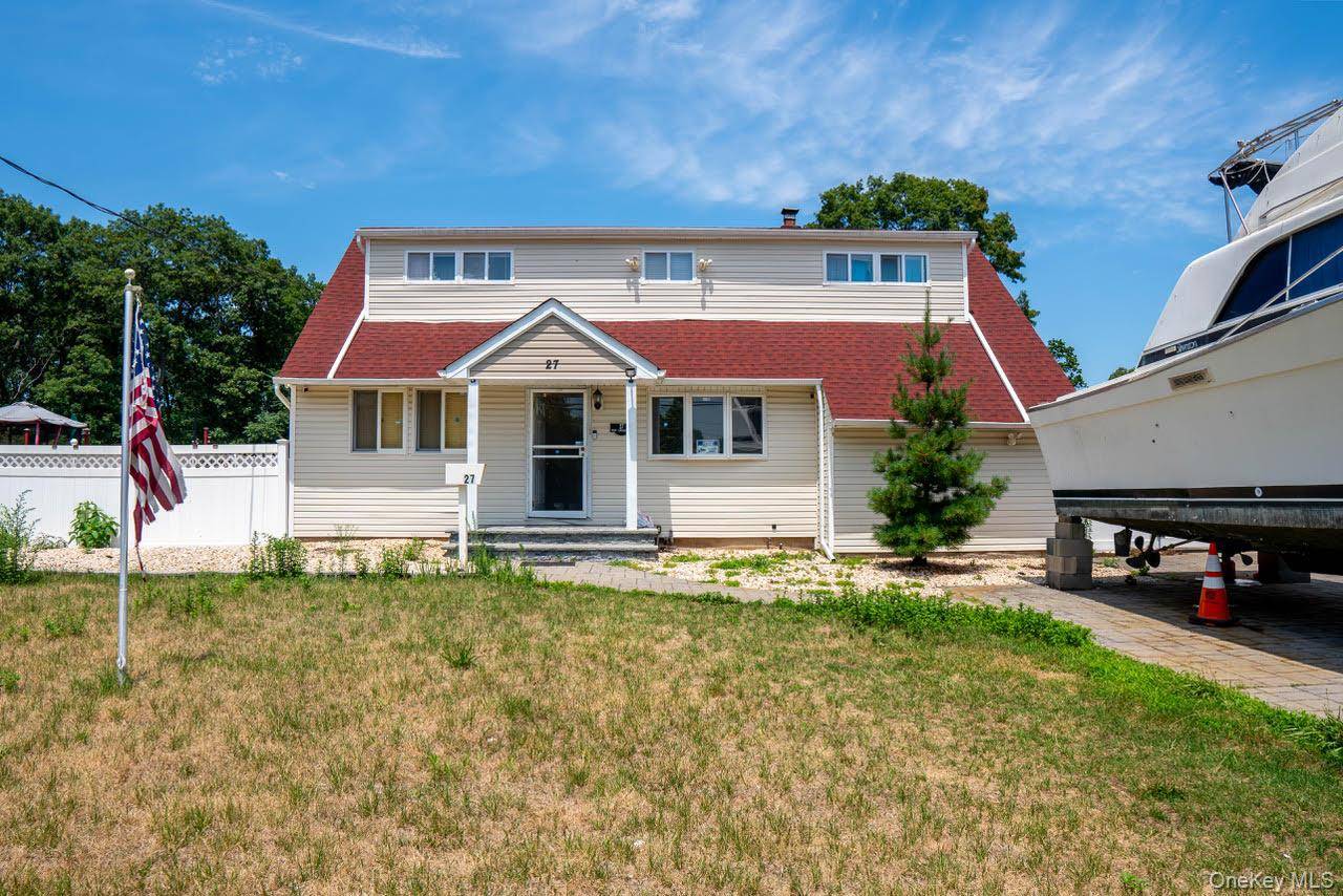 27 W Lakeland ST, Bay Shore, NY 11706