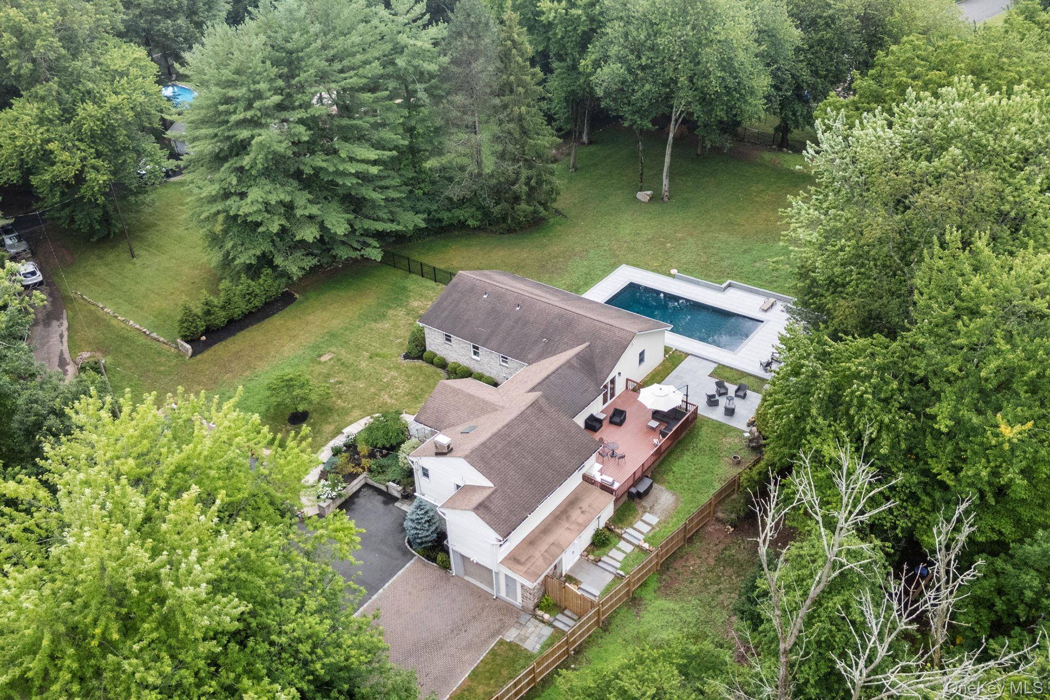 15 Green Hedges LN, Blauvelt, NY 10913