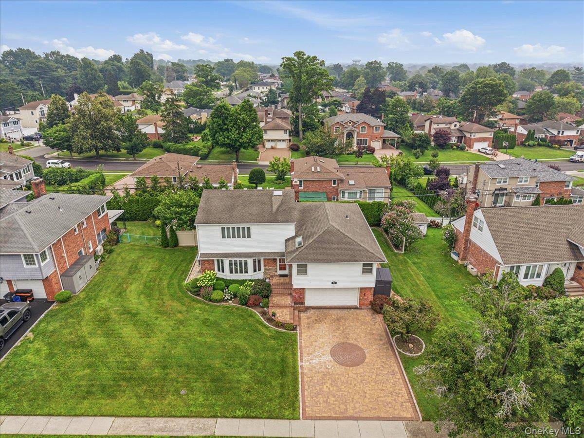 34 Duke DR, Manhasset Hills, NY 11040