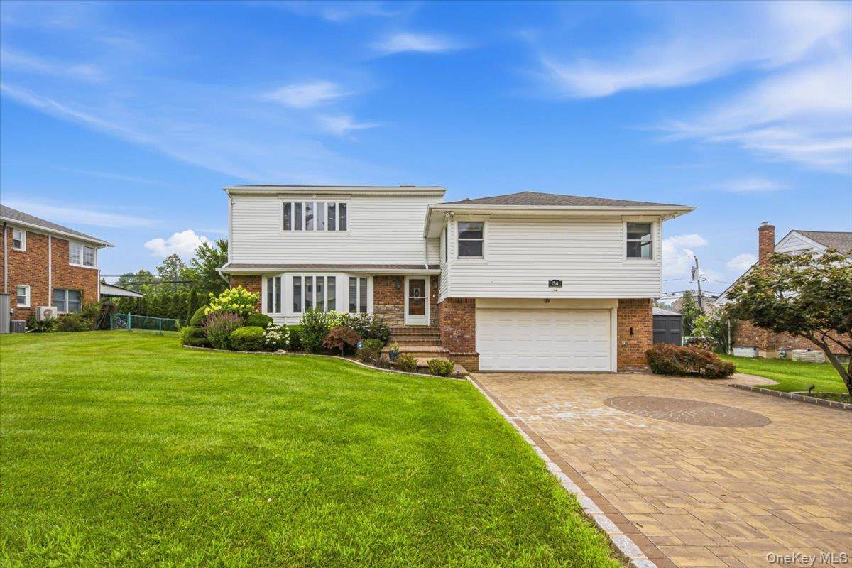 34 Duke DR, Manhasset Hills, NY 11040