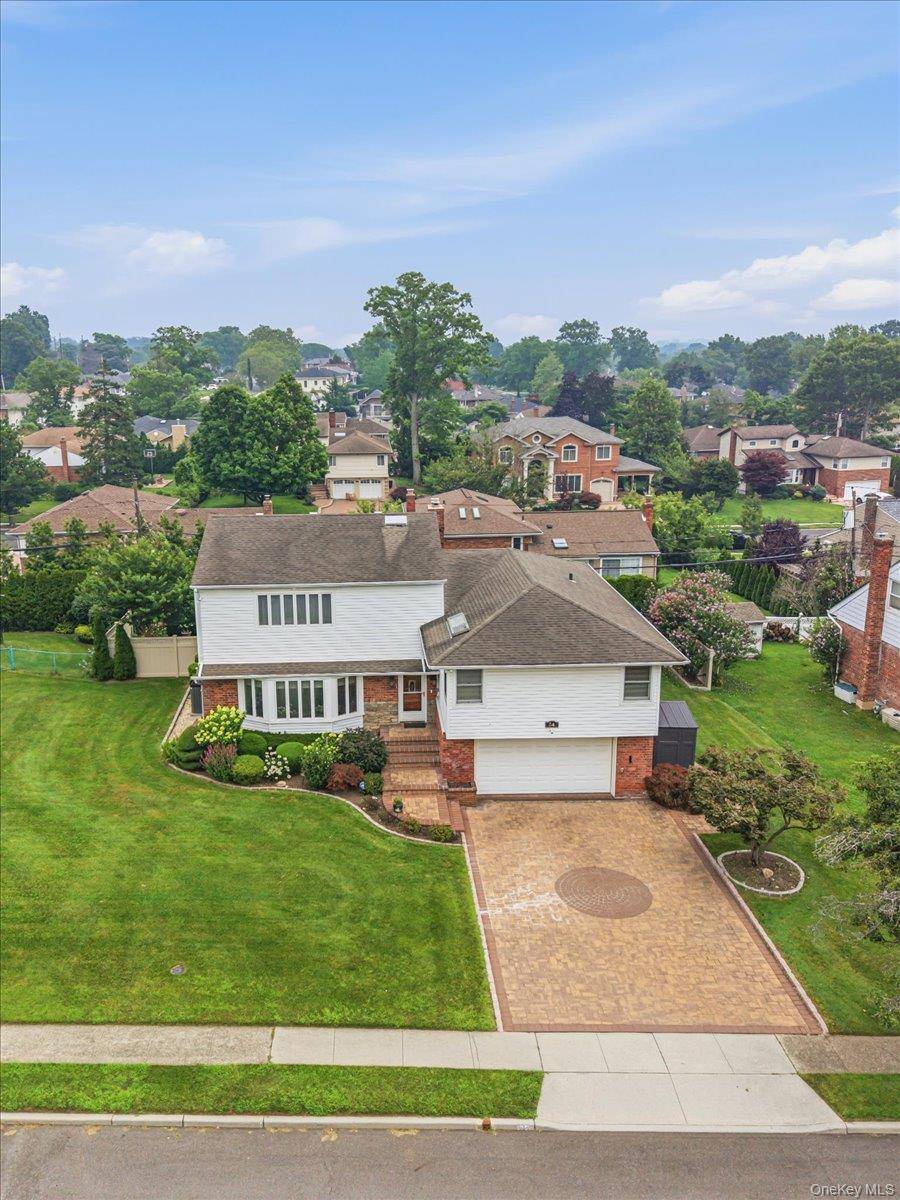 34 Duke DR, Manhasset Hills, NY 11040