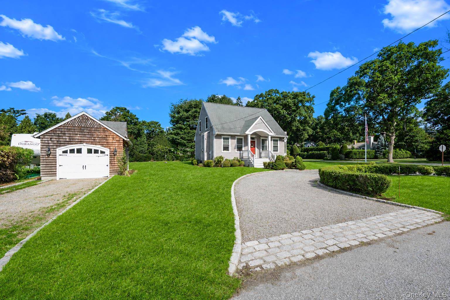 16 Foster XING, East Quogue, NY 11942