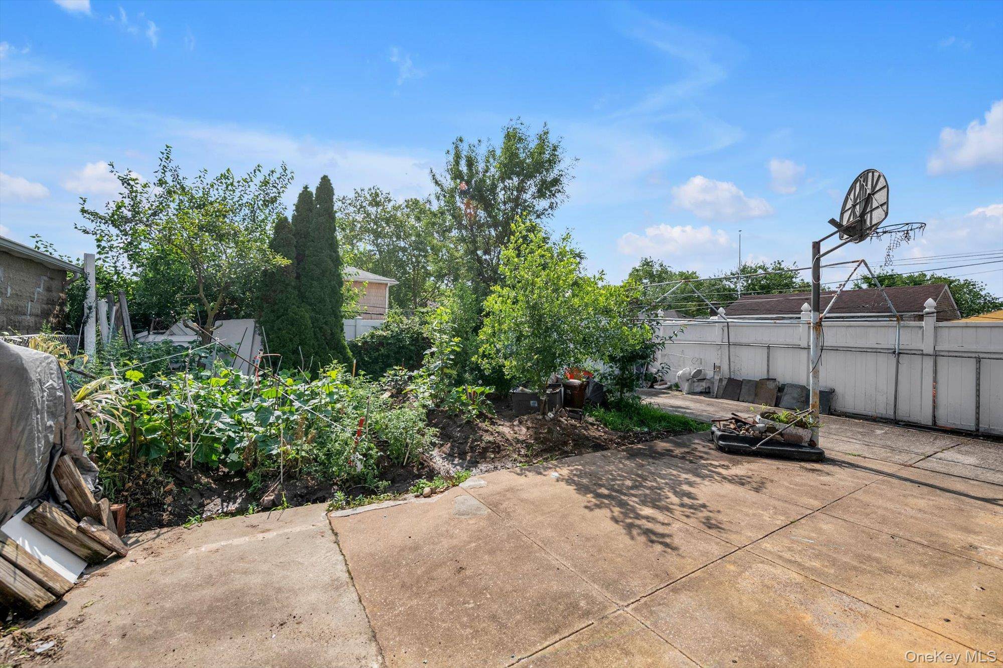 5011 175th ST, Fresh Meadows, NY 11365