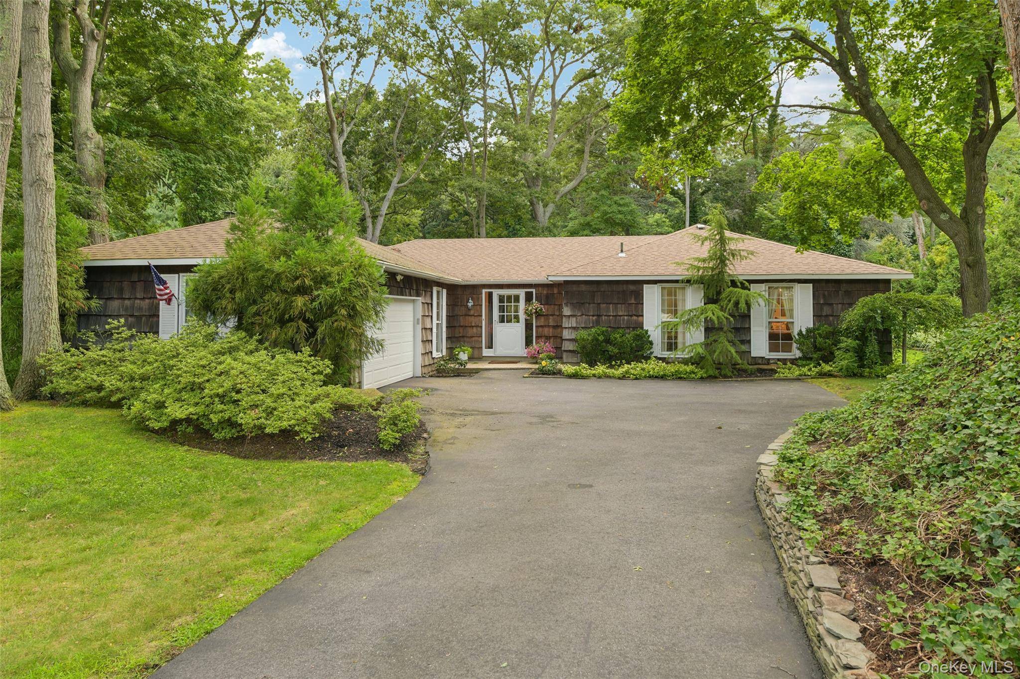 14 Mont AVE, Dix Hills, NY 11746