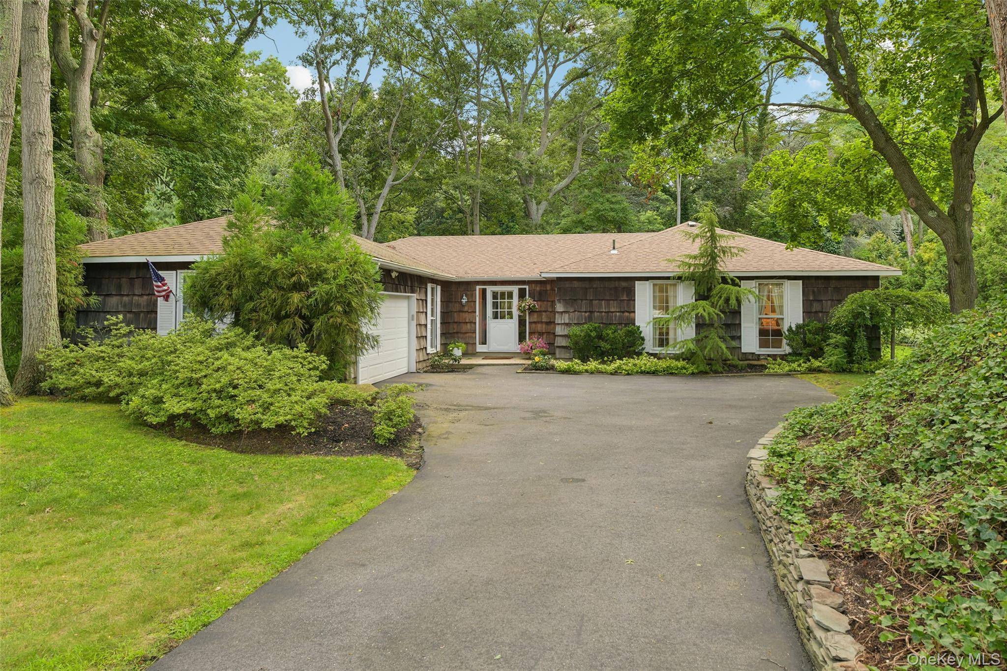 14 Mont AVE, Dix Hills, NY 11746