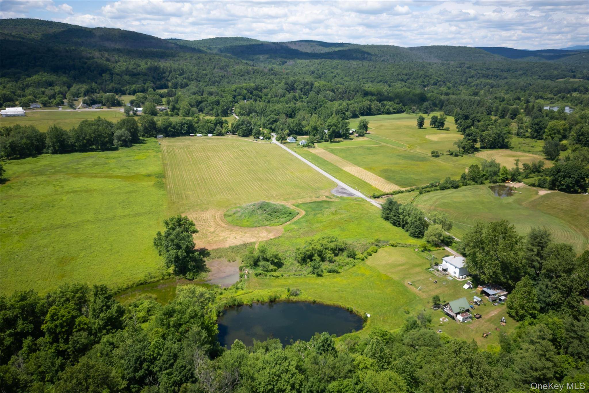 80 Hang Glider RD, Ellenville, NY 12428