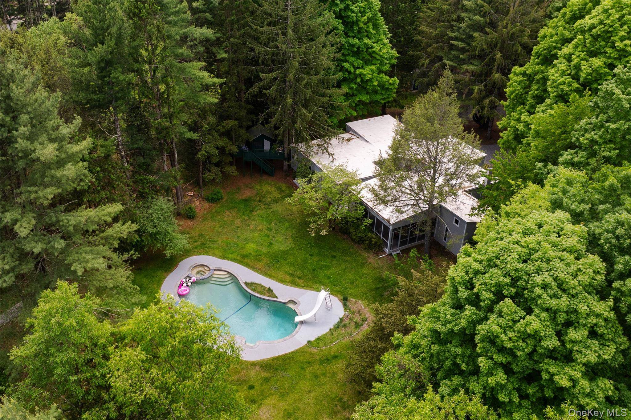 41 Wittenberg RD, Bearsville, NY 12409