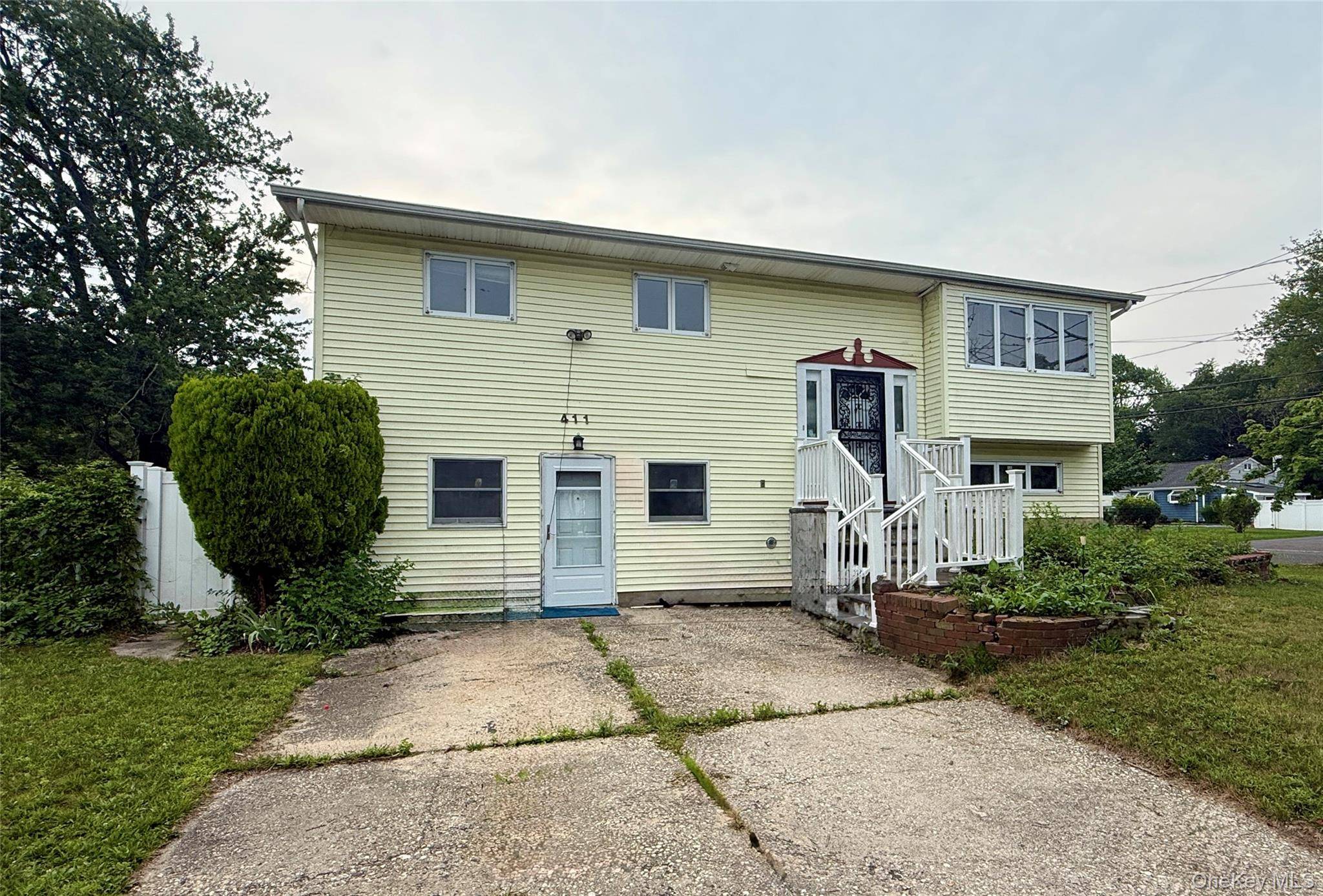 411 Mayflower AVE, Brentwood, NY 11717