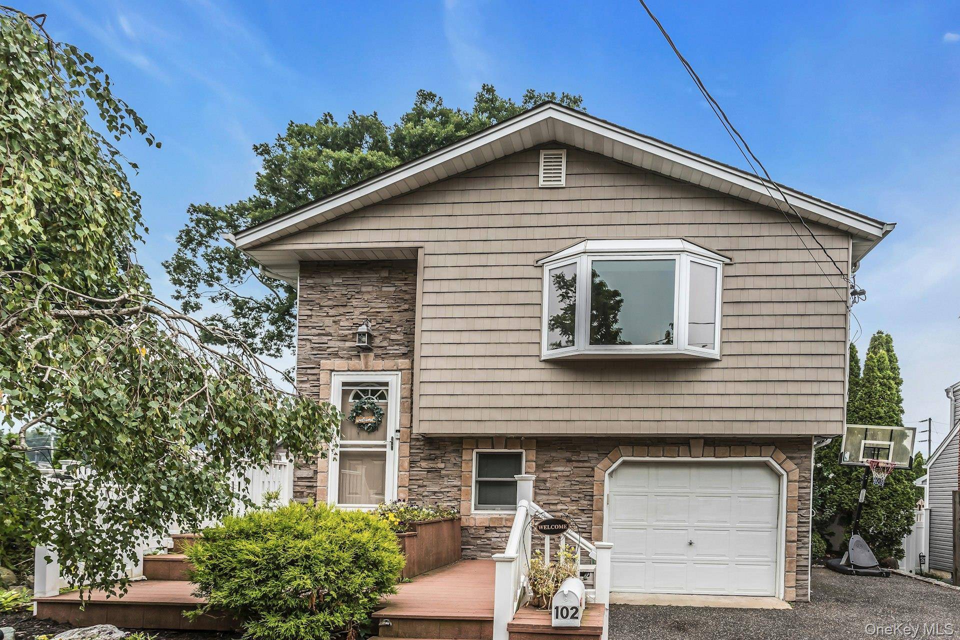 102 Willett AVE, Sayville, NY 11782