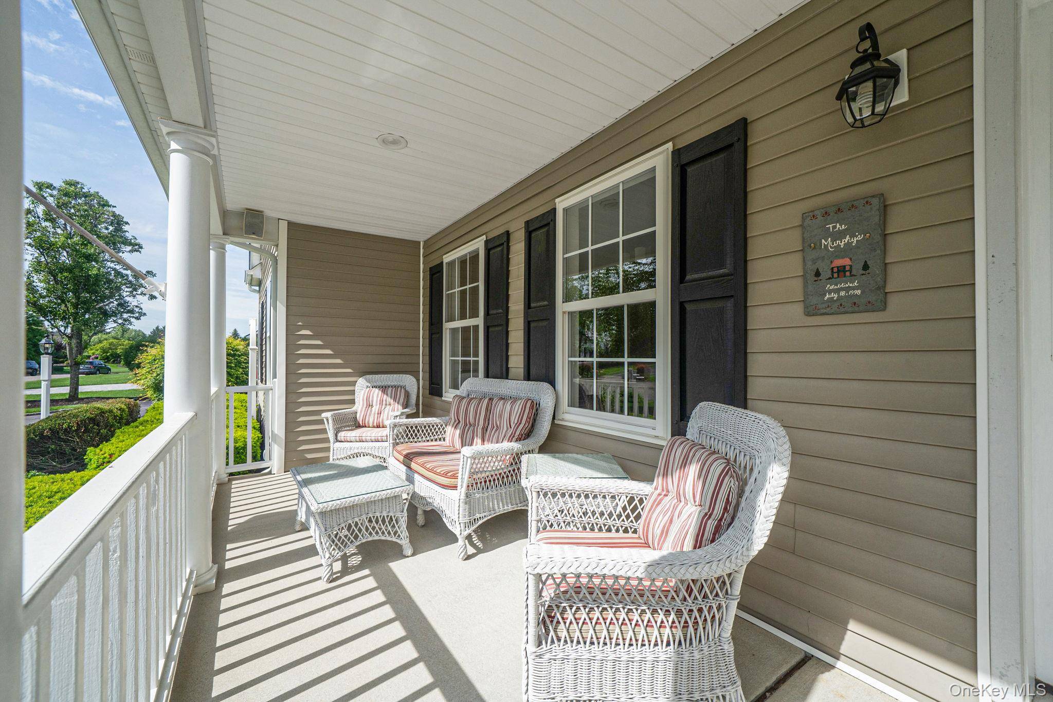 19 Sweetgum LN, Miller Place, NY 11764