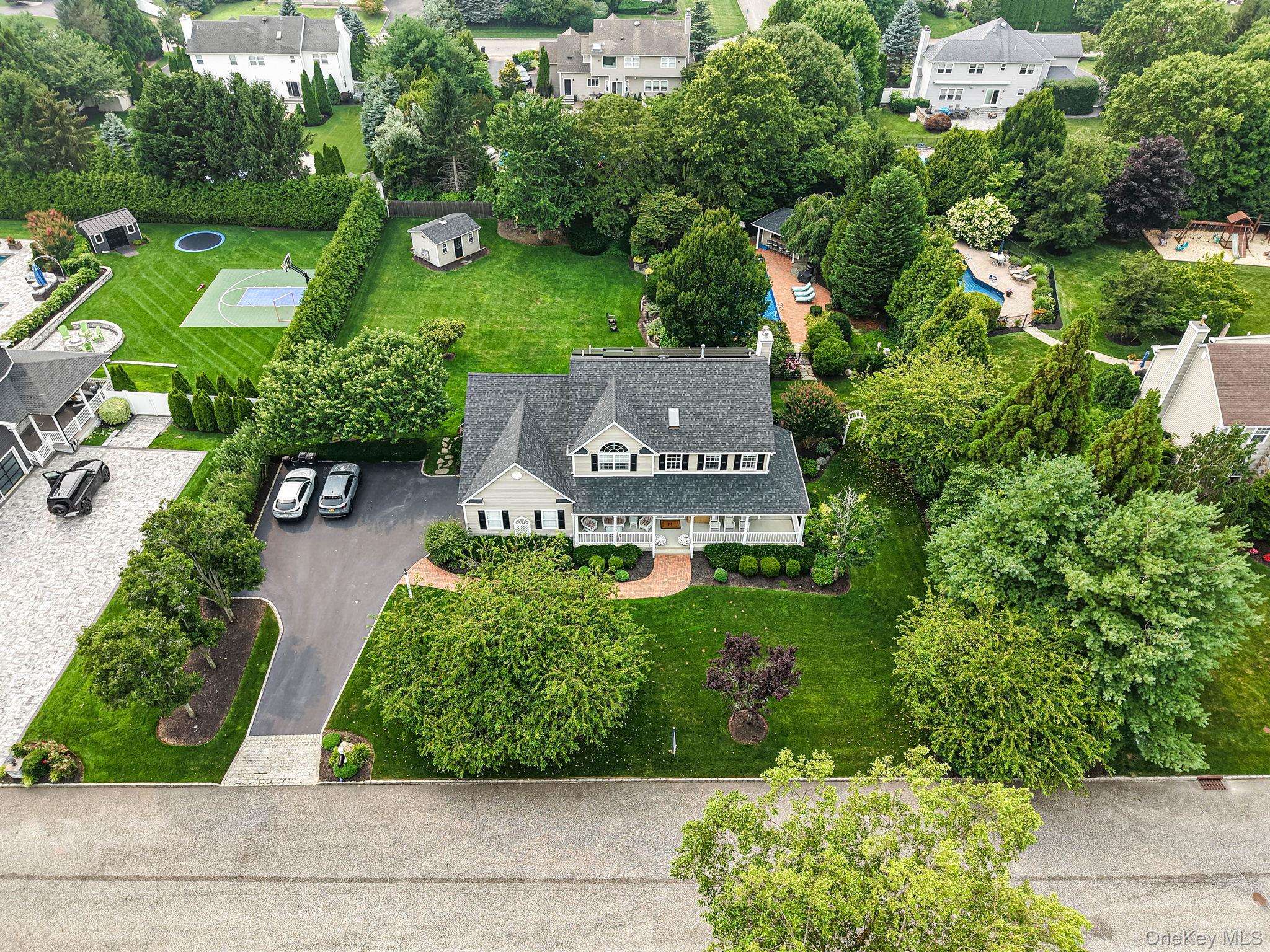 19 Sweetgum LN, Miller Place, NY 11764