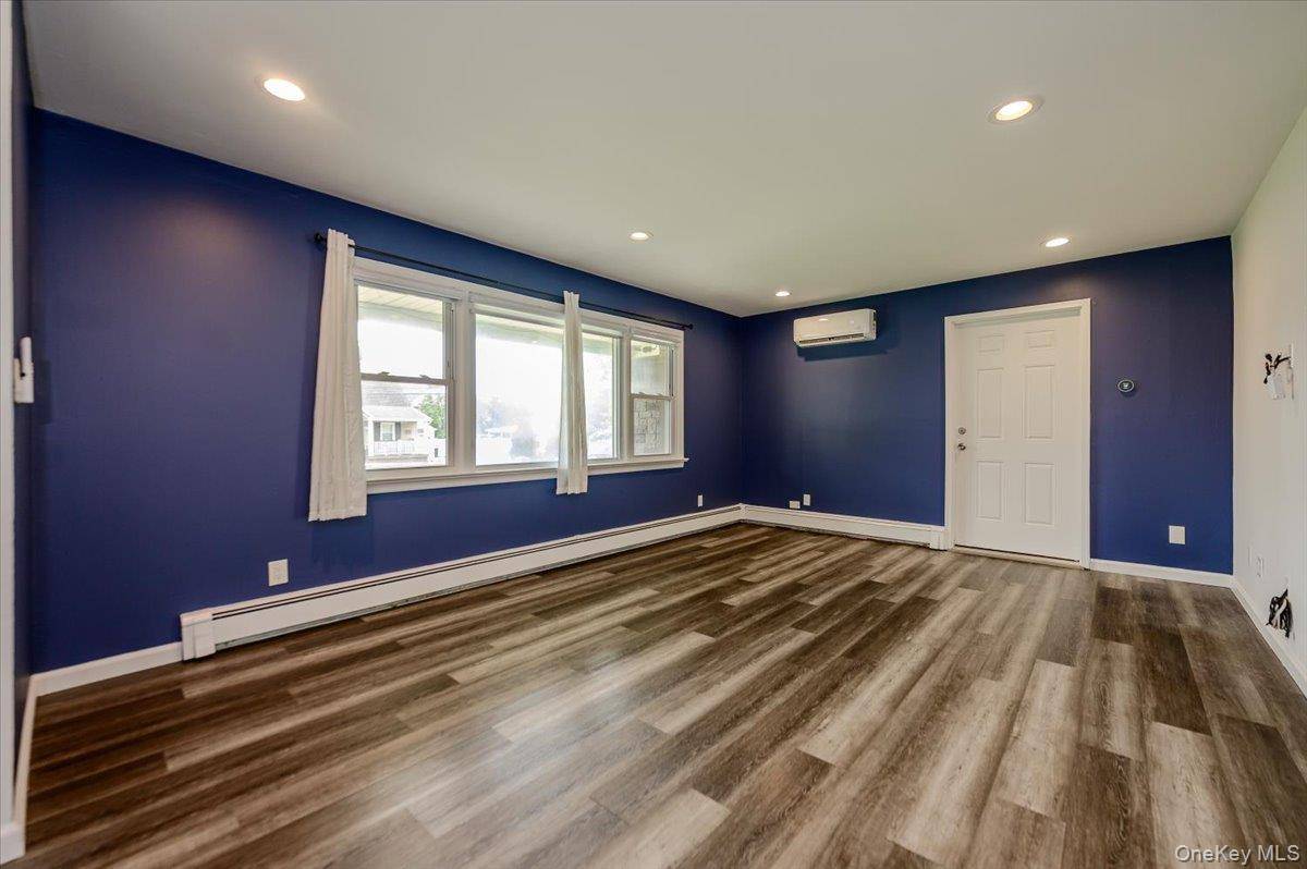 920 9th ST, West Babylon, NY 11704