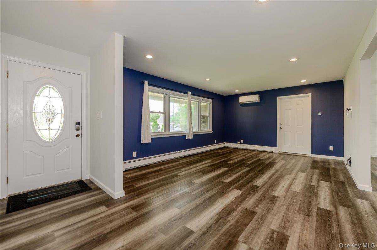 920 9th ST, West Babylon, NY 11704
