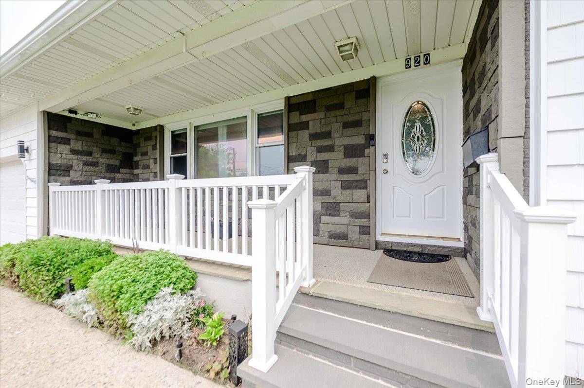 920 9th ST, West Babylon, NY 11704