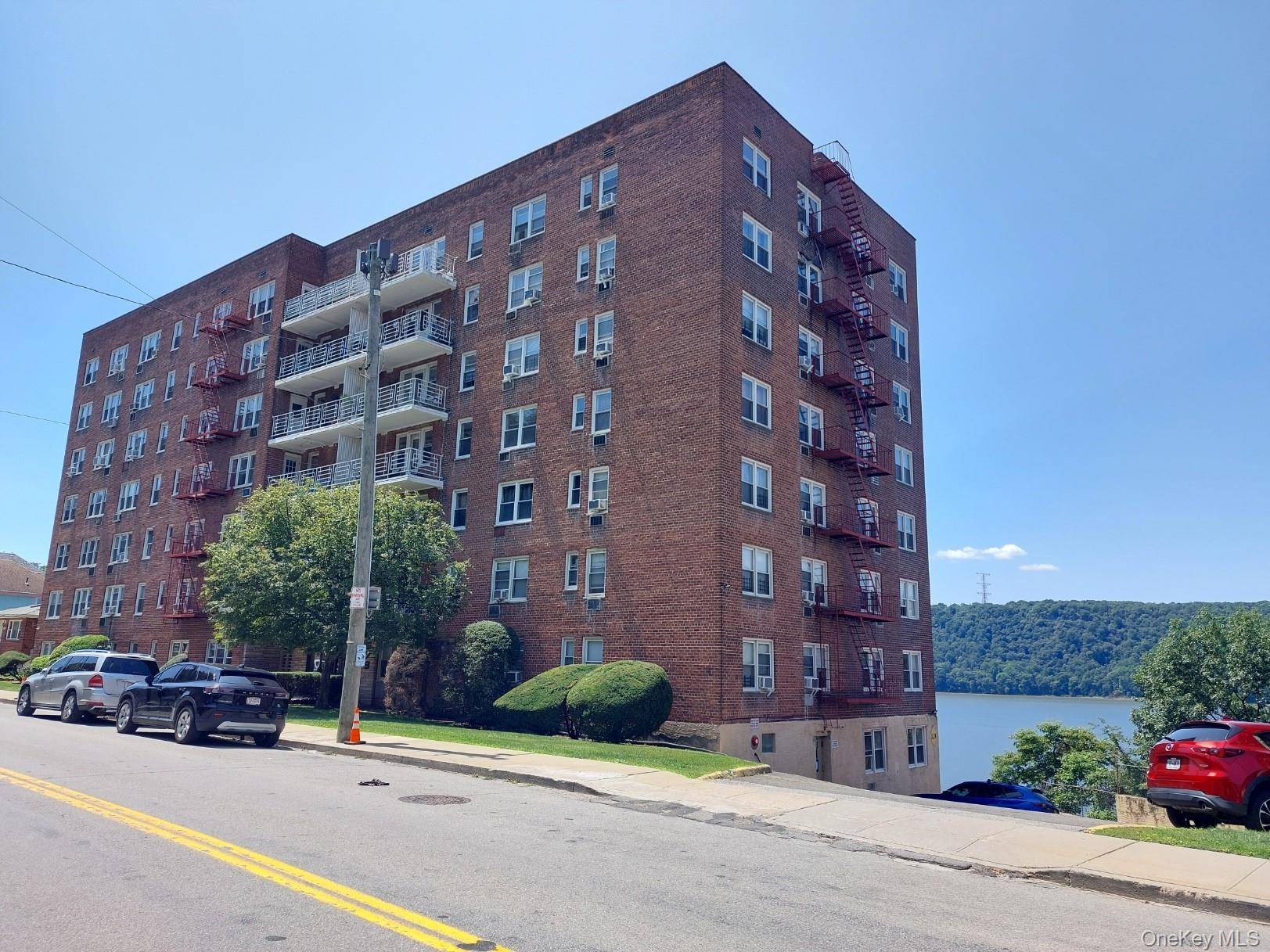 679 Warburton AVE #1L, Yonkers, NY 10701