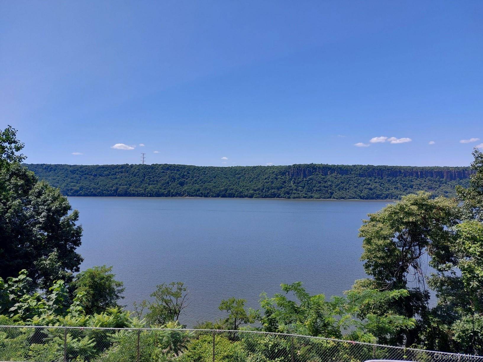679 Warburton AVE #1L, Yonkers, NY 10701