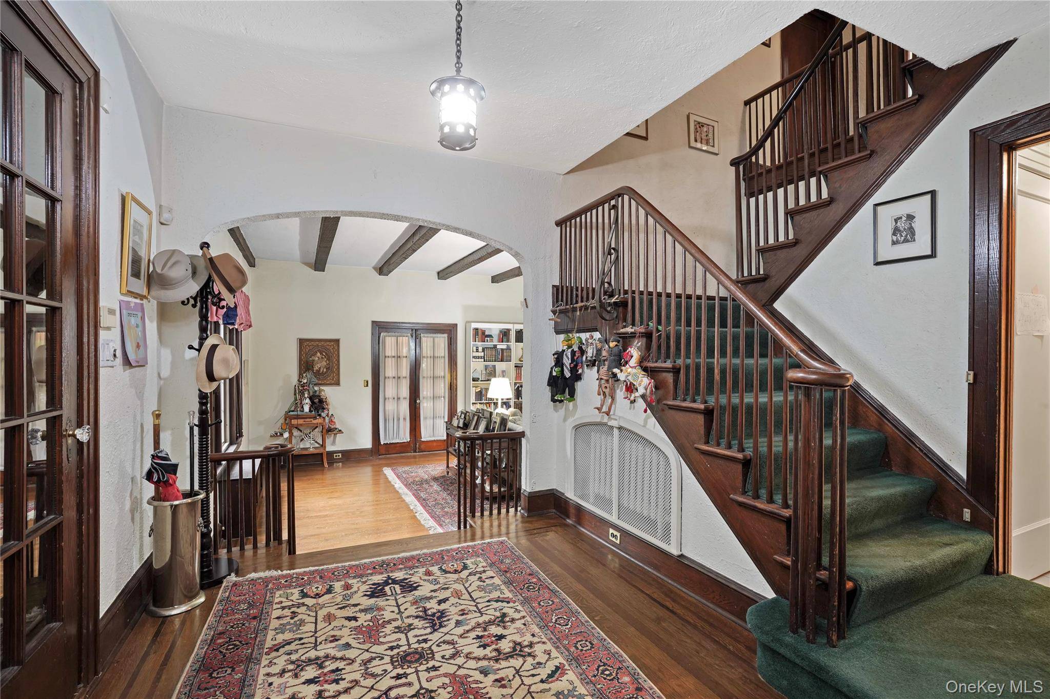 8 Ritchey PL, White Plains, NY 10605