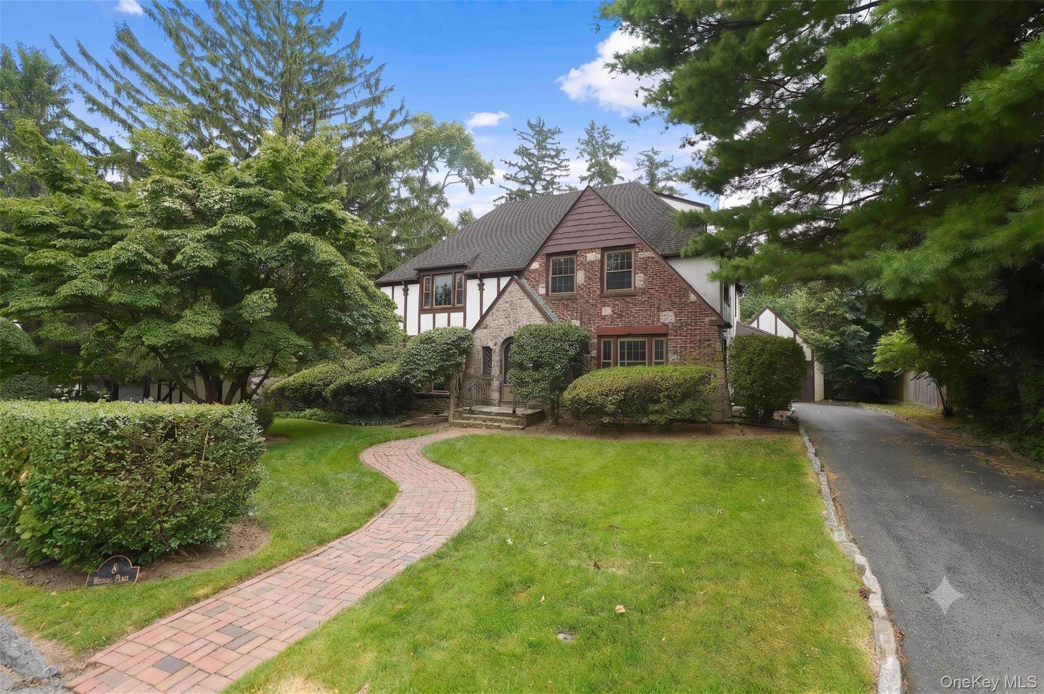 8 Ritchey PL, White Plains, NY 10605