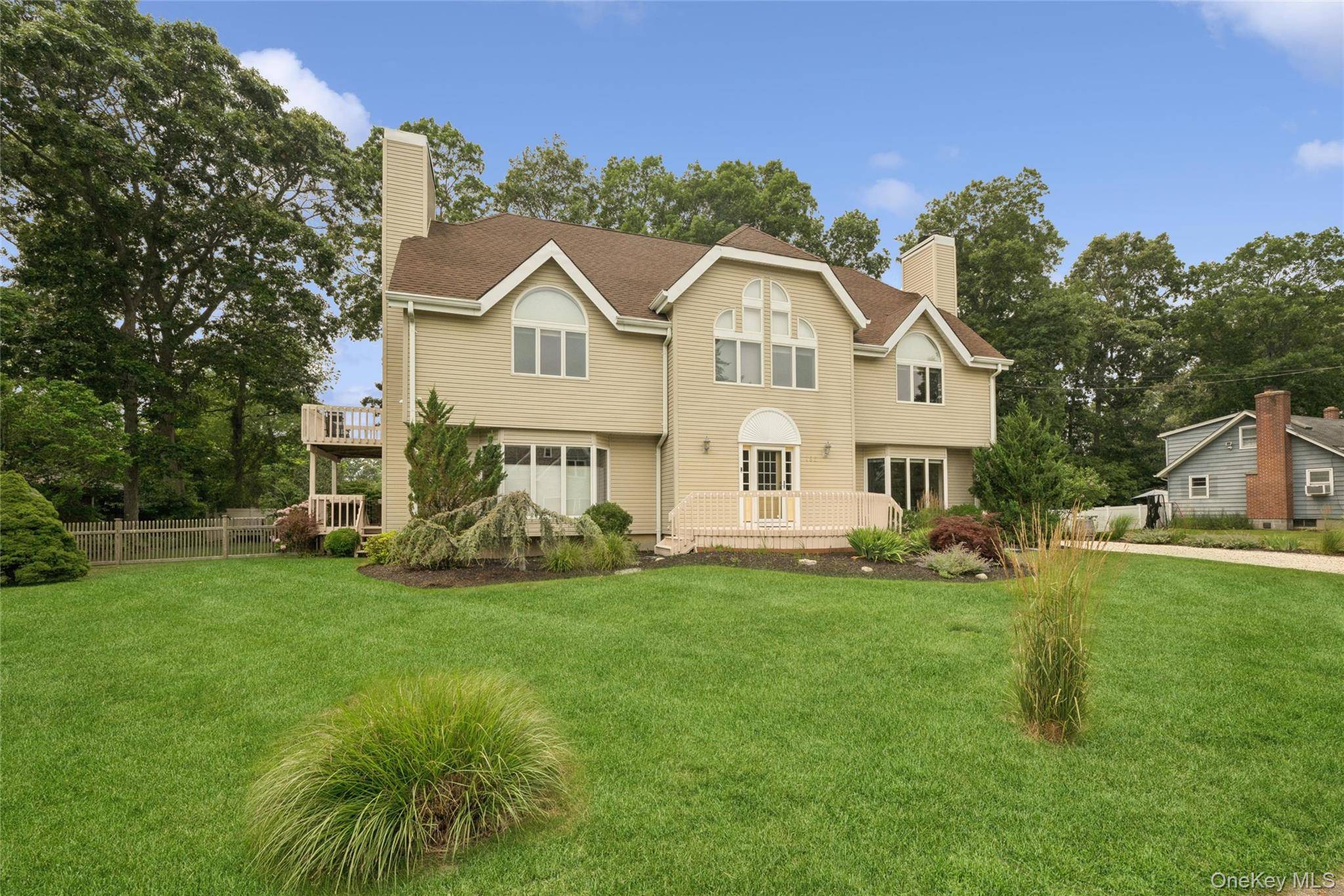 185 Inlet LN, Greenport, NY 11944