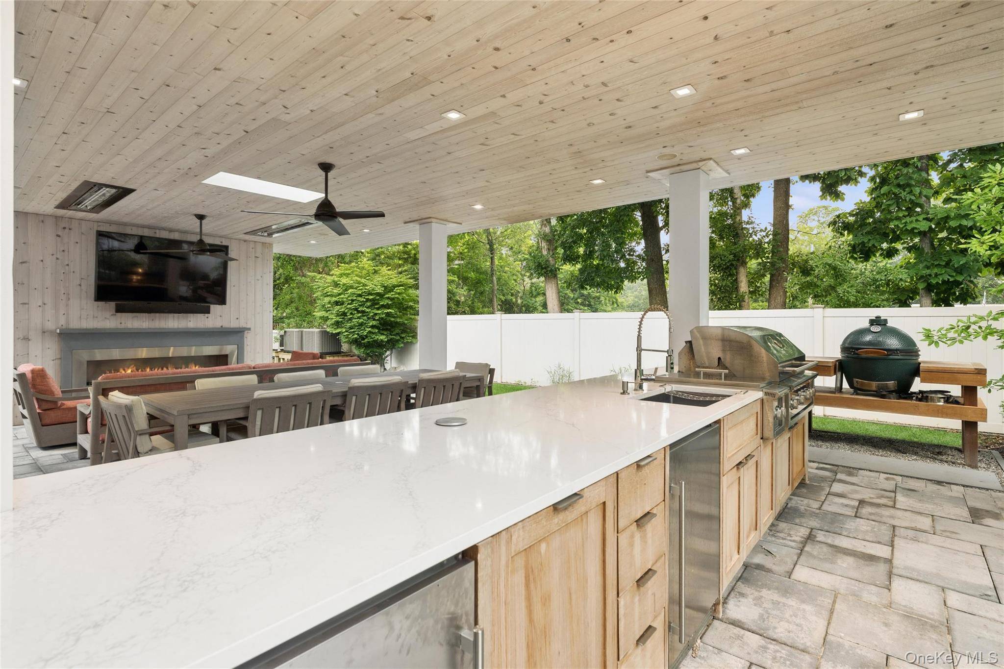 185 Inlet LN, Greenport, NY 11944