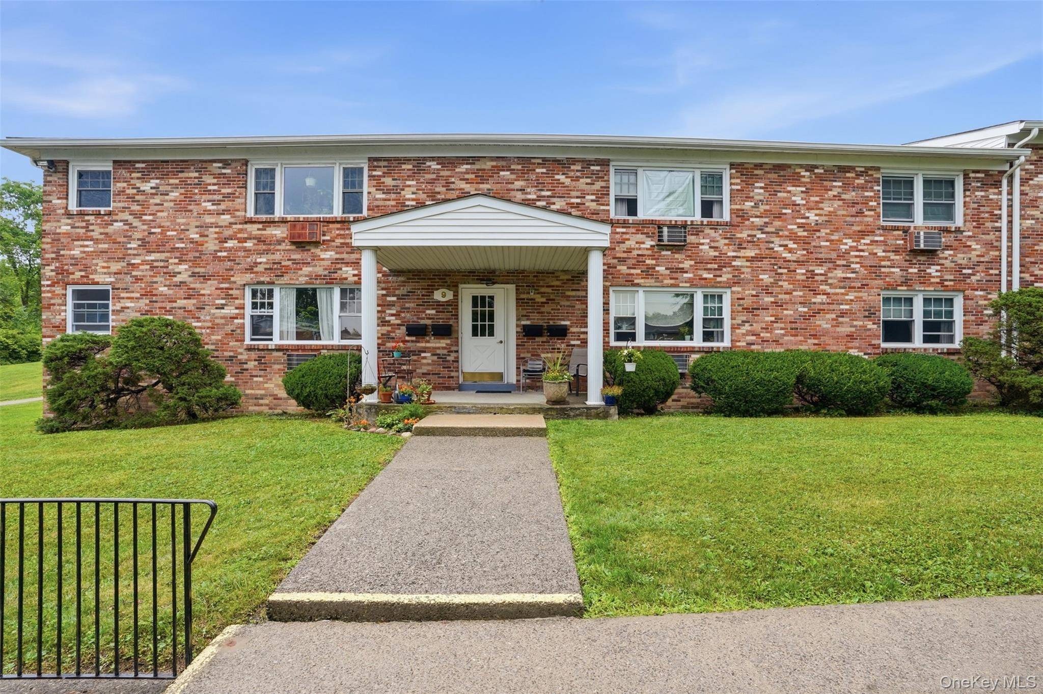 136 N Chestnut ST #9B, New Paltz, NY 12561