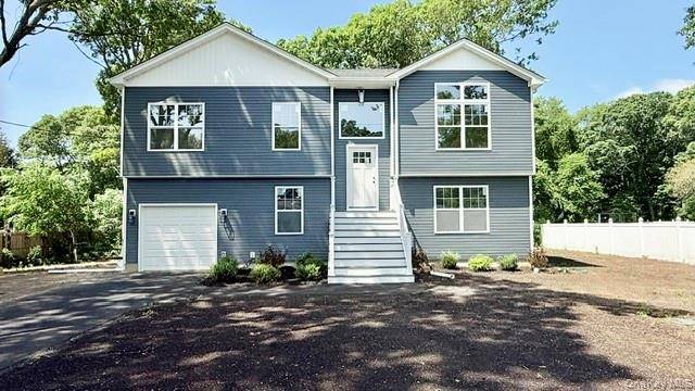 964 Sipp AVE, Medford, NY 11763