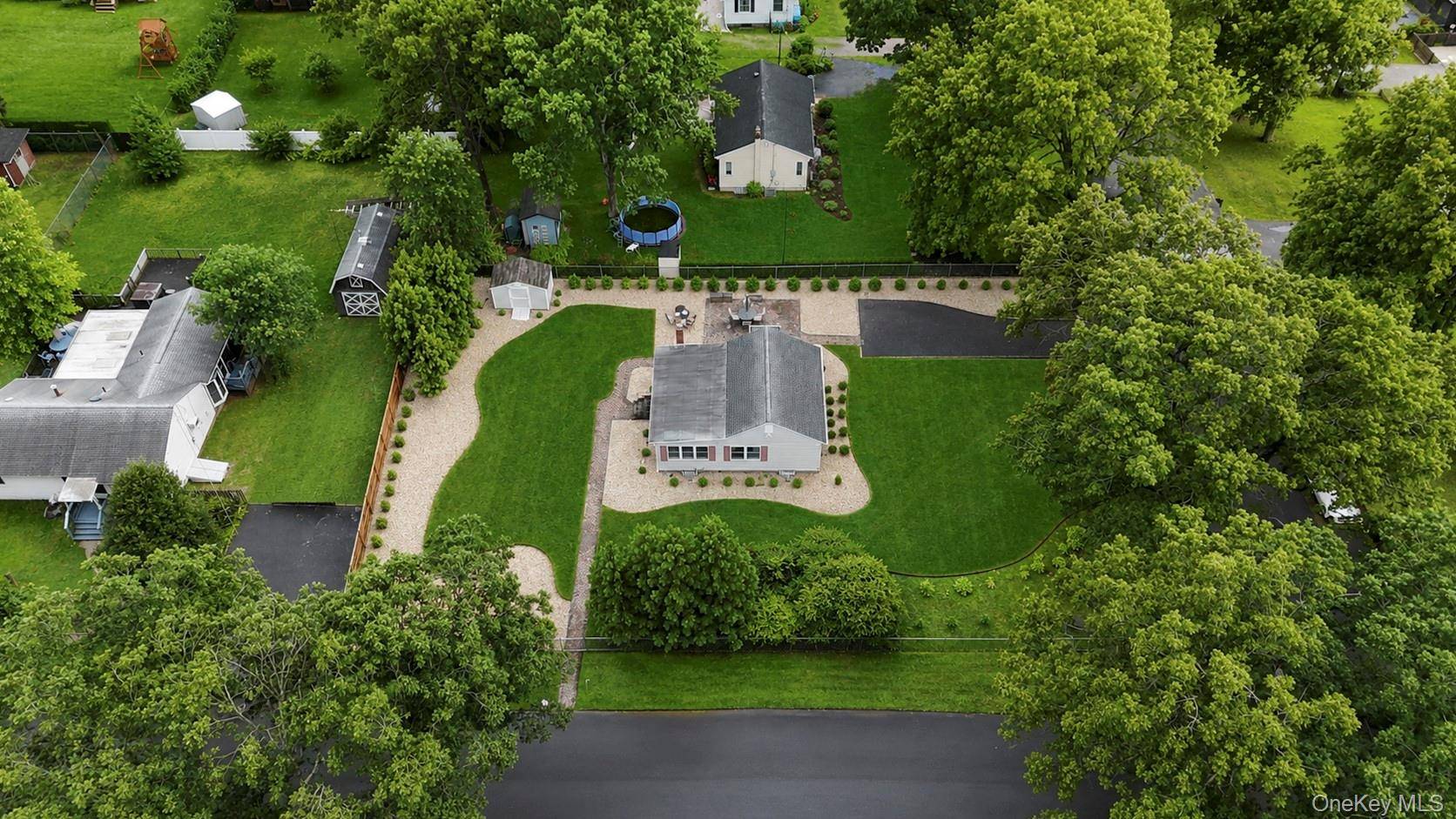 2 Fox LN, Shoreham, NY 11786