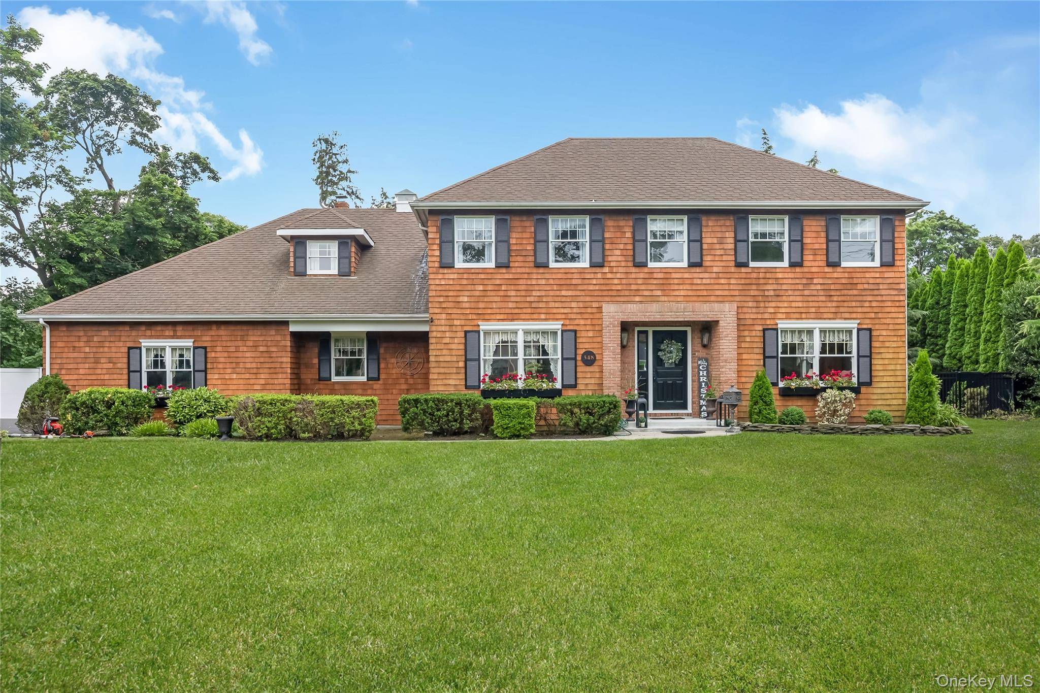 348 Middle RD, Bayport, NY 11705