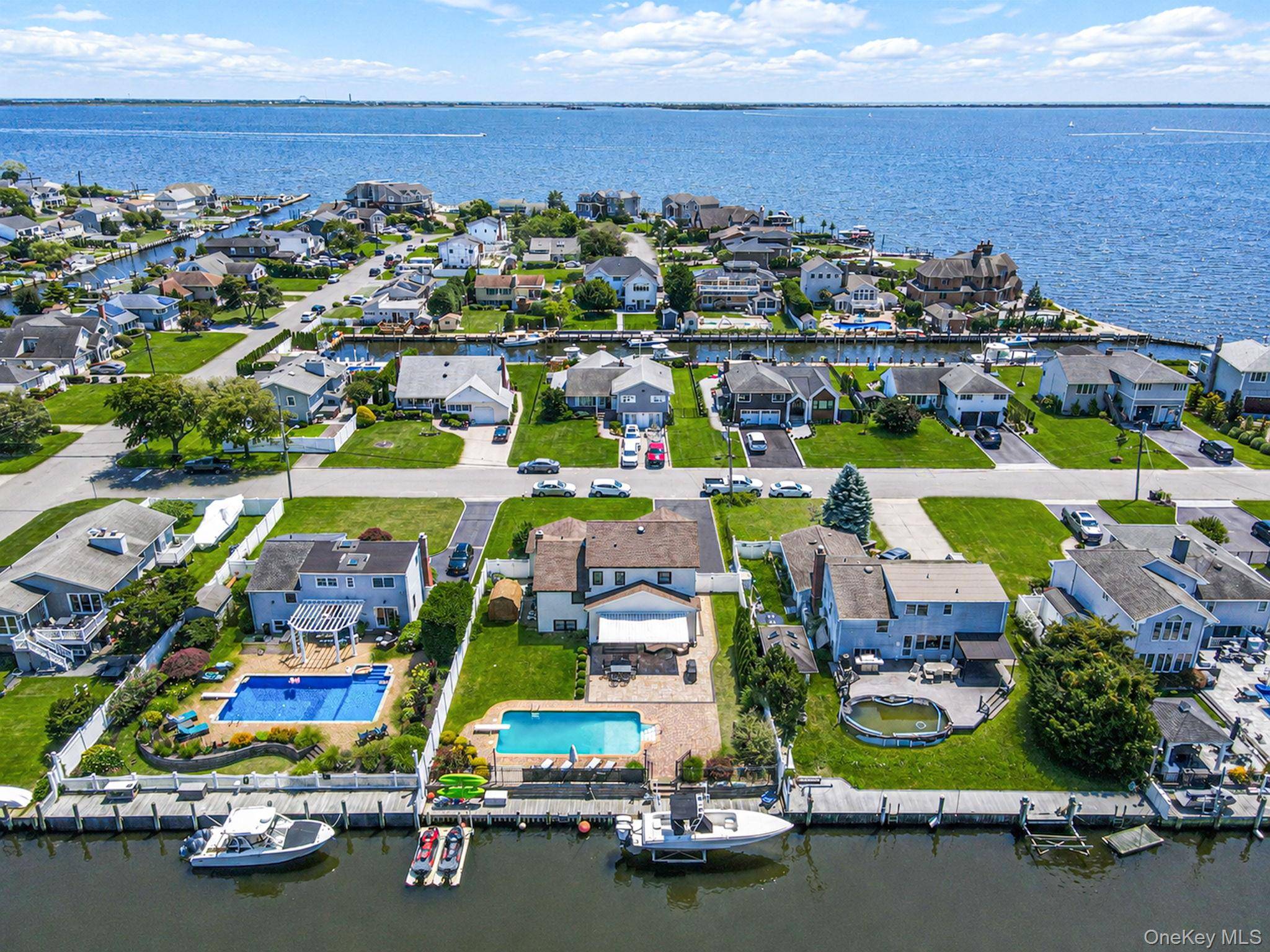 511 Devon PL, West Islip, NY 11795