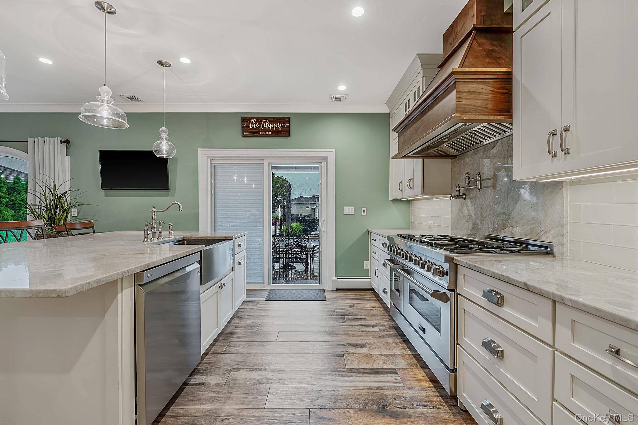 511 Devon PL, West Islip, NY 11795
