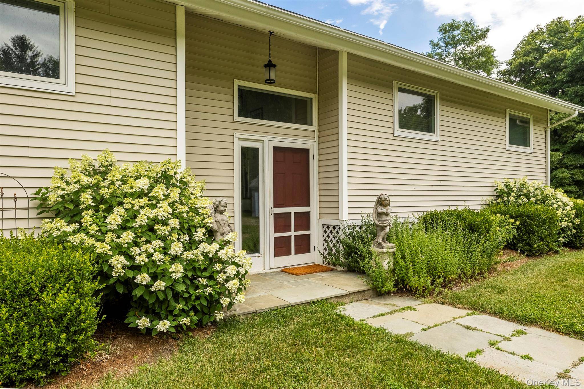 860 Hunns Lake, Stanfordville, NY 12581