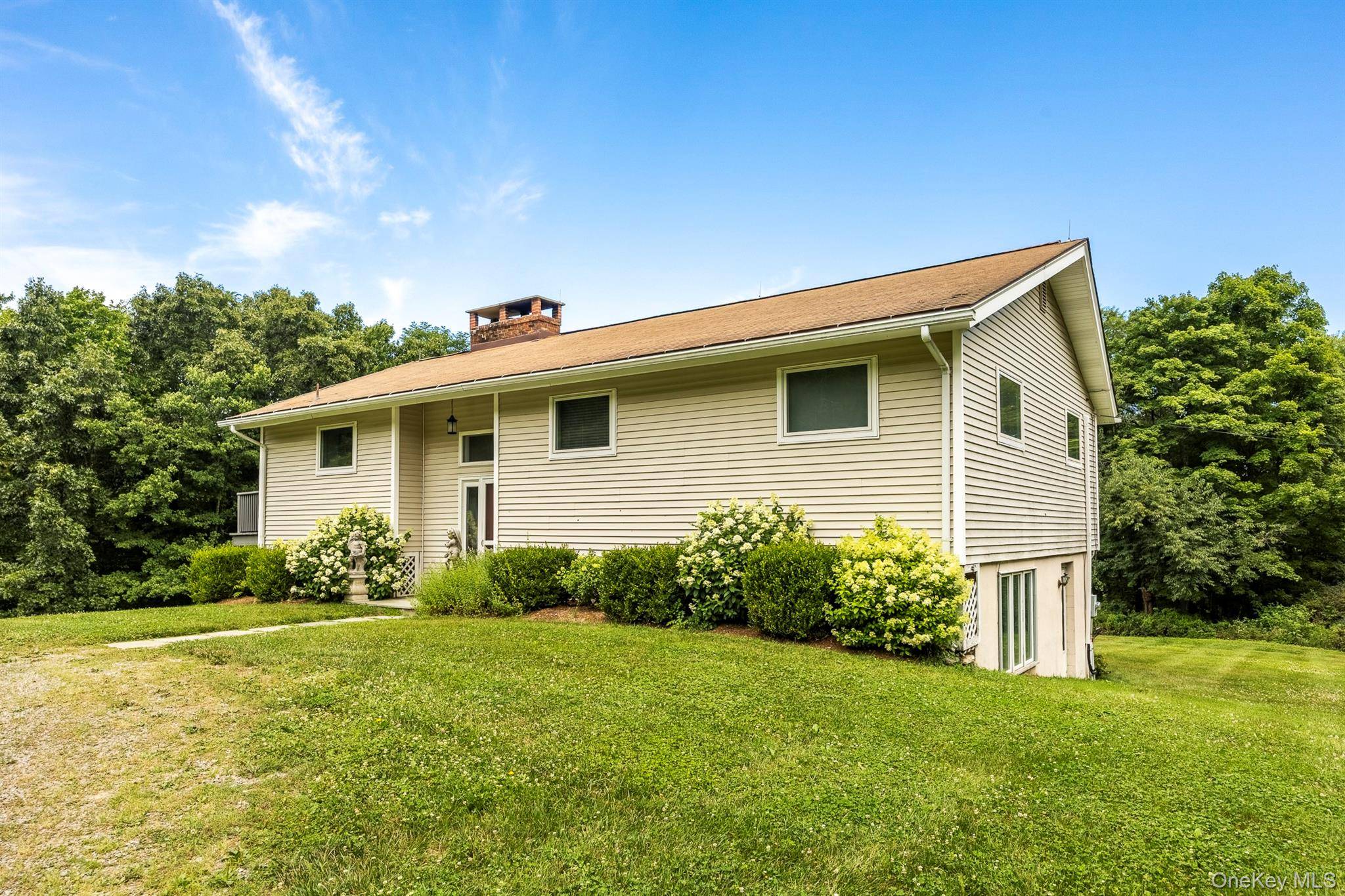 860 Hunns Lake, Stanfordville, NY 12581