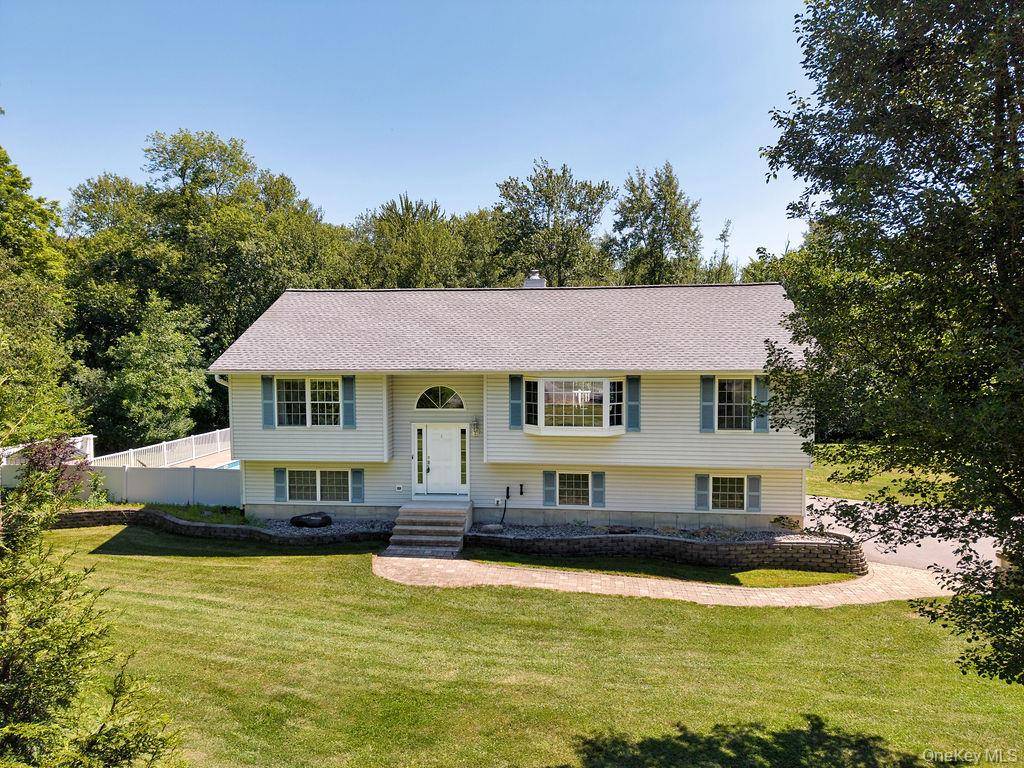 3 Justbrand LN, Poughkeepsie, NY 12603