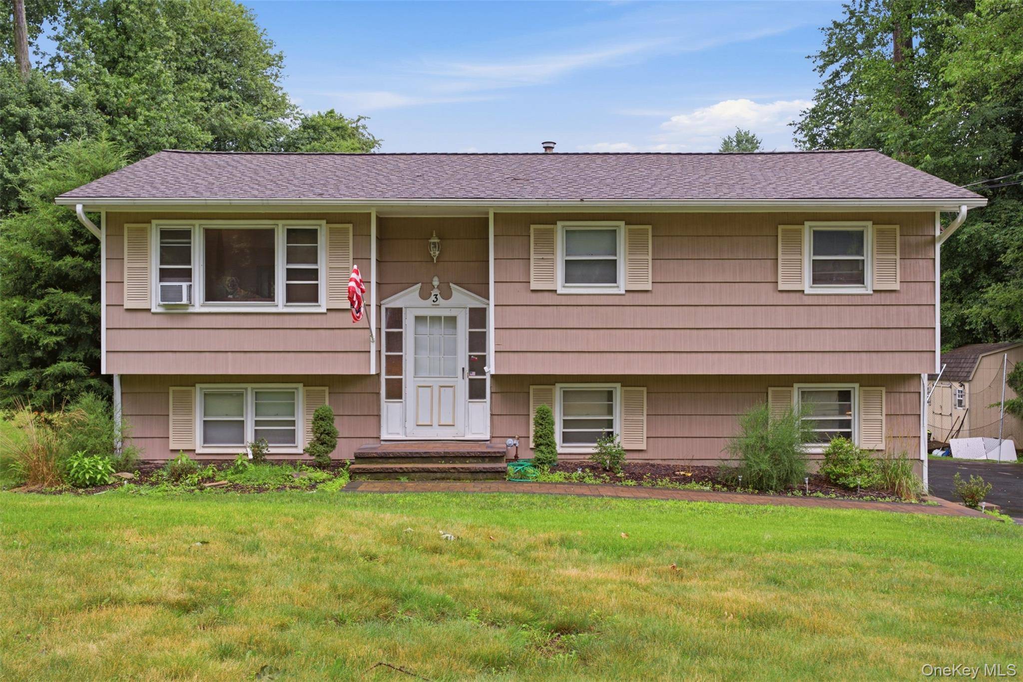 3 Larch CT, Suffern, NY 10901