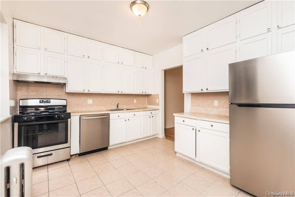 204 W 260th ST, Bronx, NY 10471