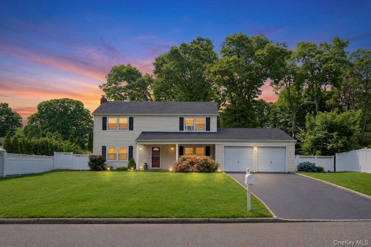 4 Beaverdale LN, Stony Brook, NY 11790