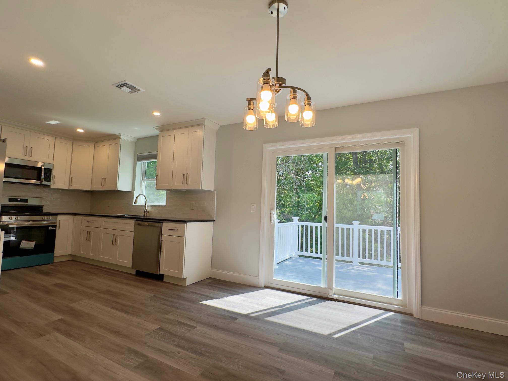 25 Walnut ST, Coram, NY 11727