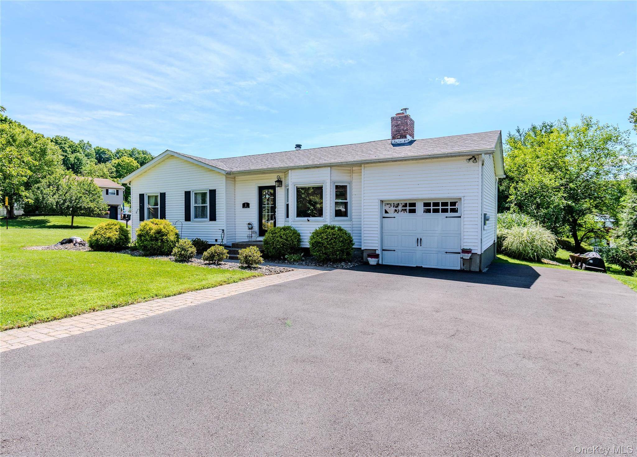 1 Patriot LN, Washingtonville, NY 10992