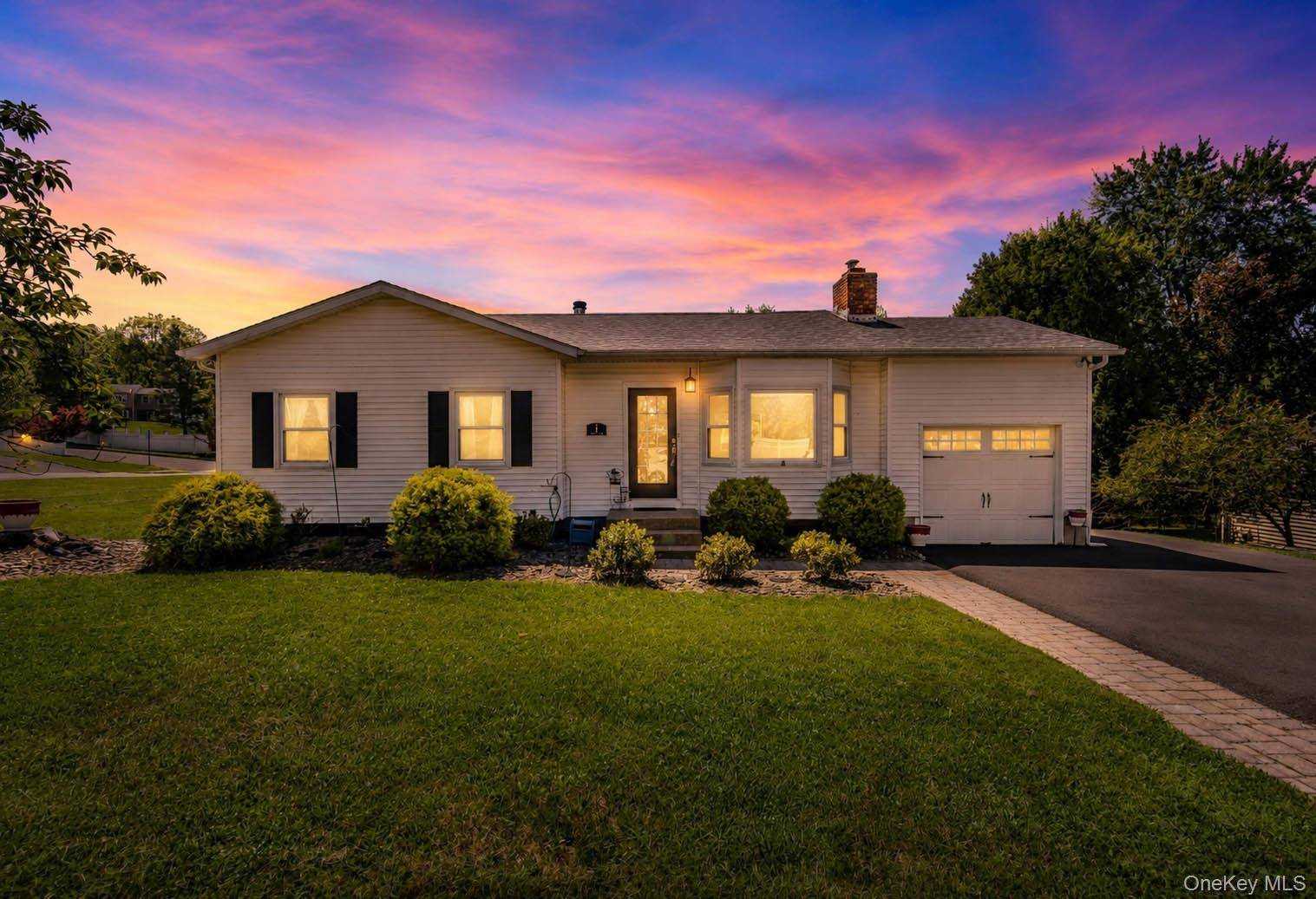 1 Patriot LN, Washingtonville, NY 10992