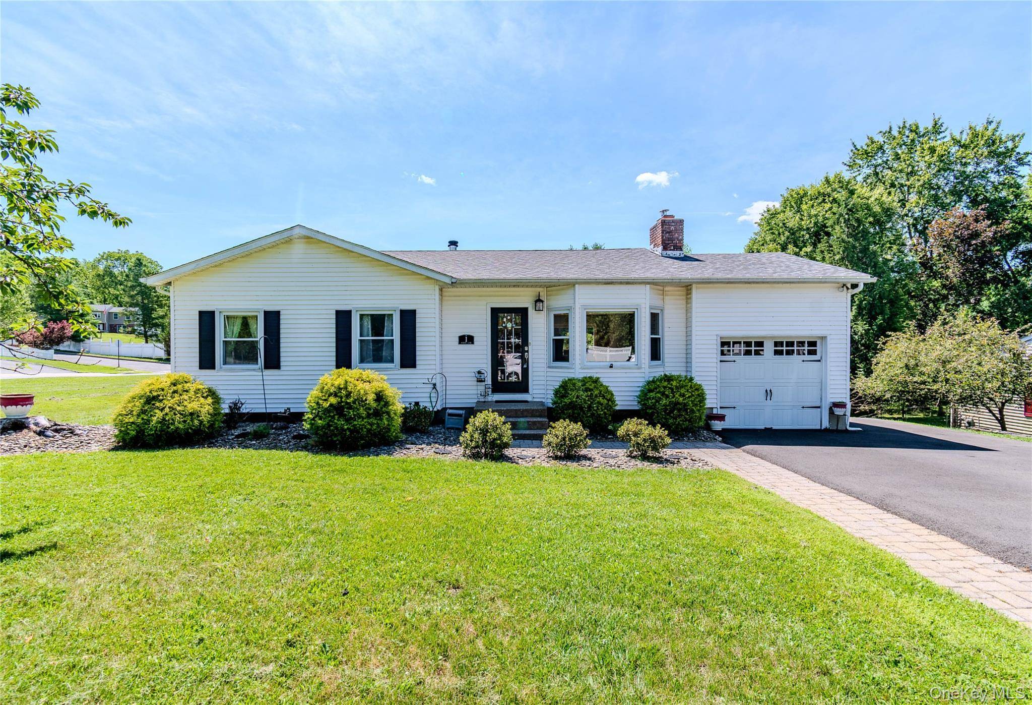1 Patriot LN, Washingtonville, NY 10992