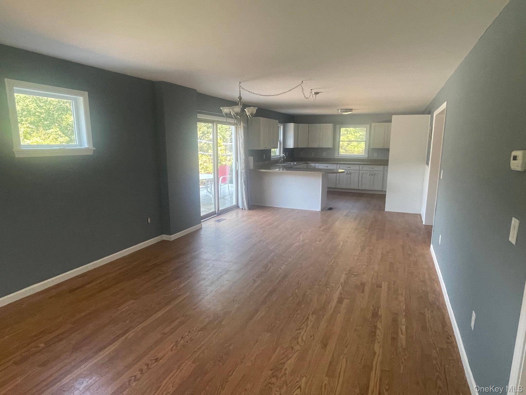484 N Magee ST, Southampton, NY 11968