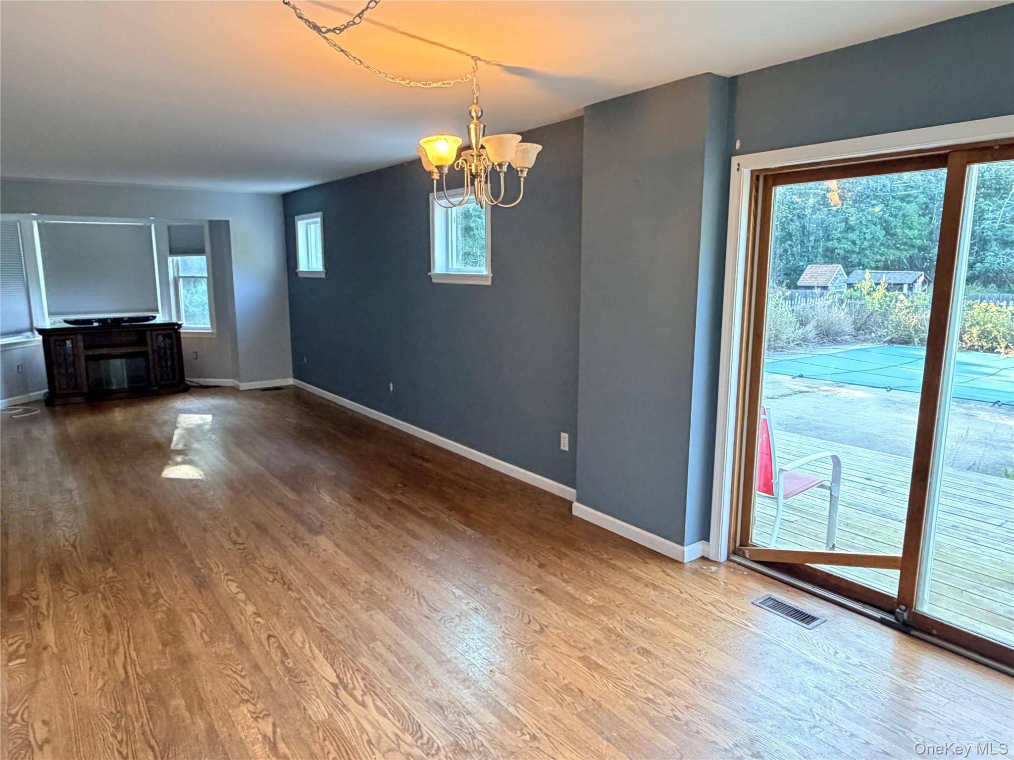 484 N Magee ST, Southampton, NY 11968