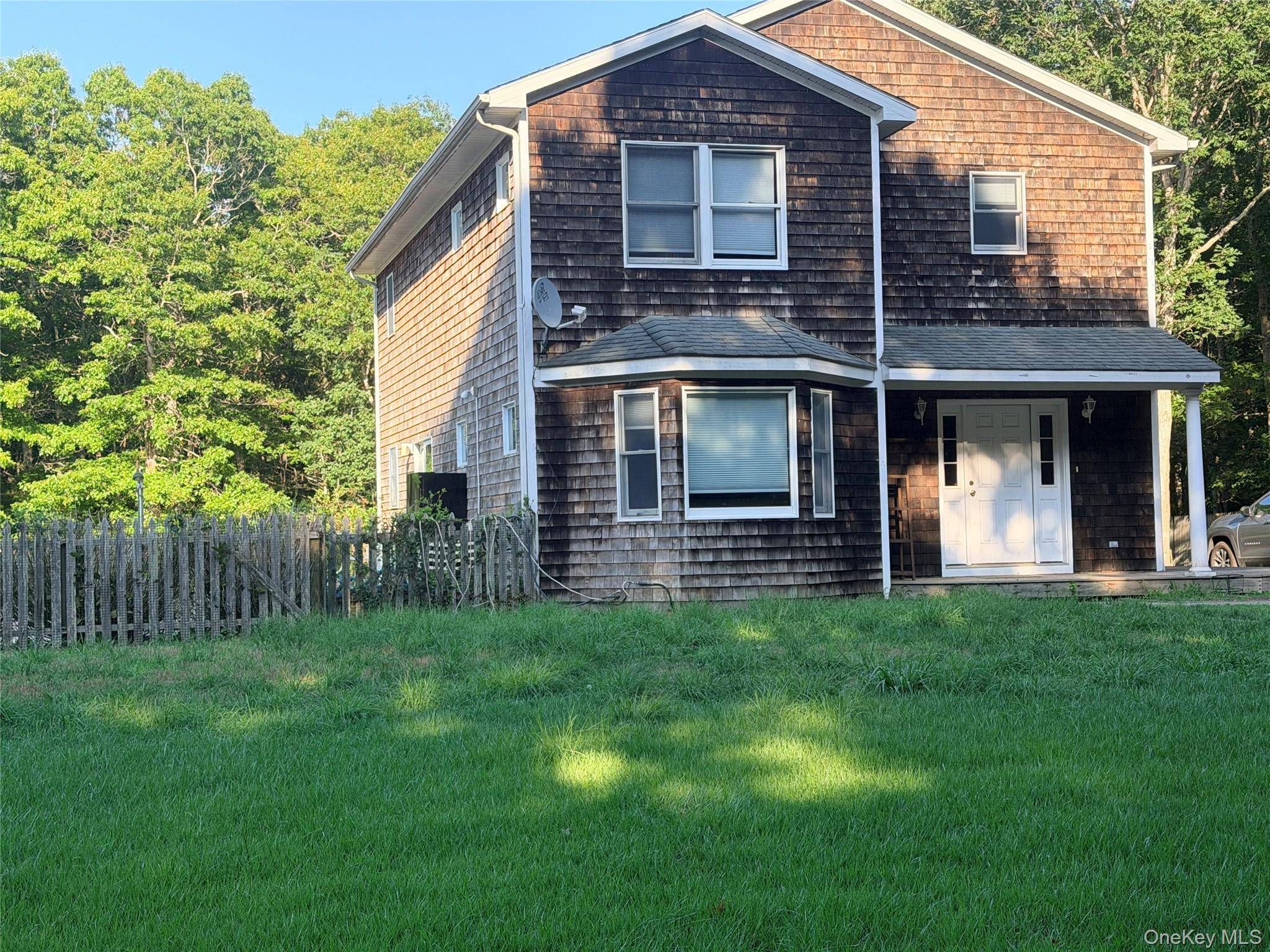484 N Magee ST, Southampton, NY 11968