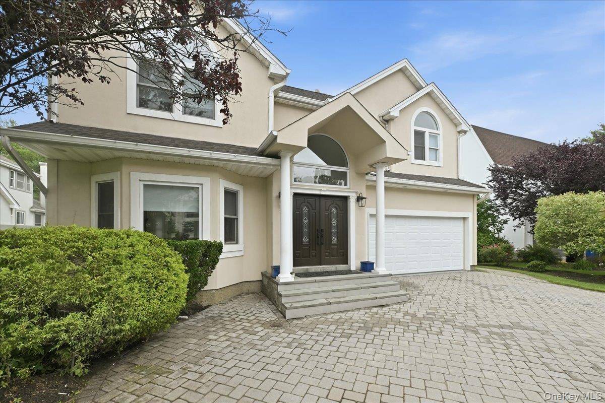 7 Laurel LN, Old Westbury, NY 11568