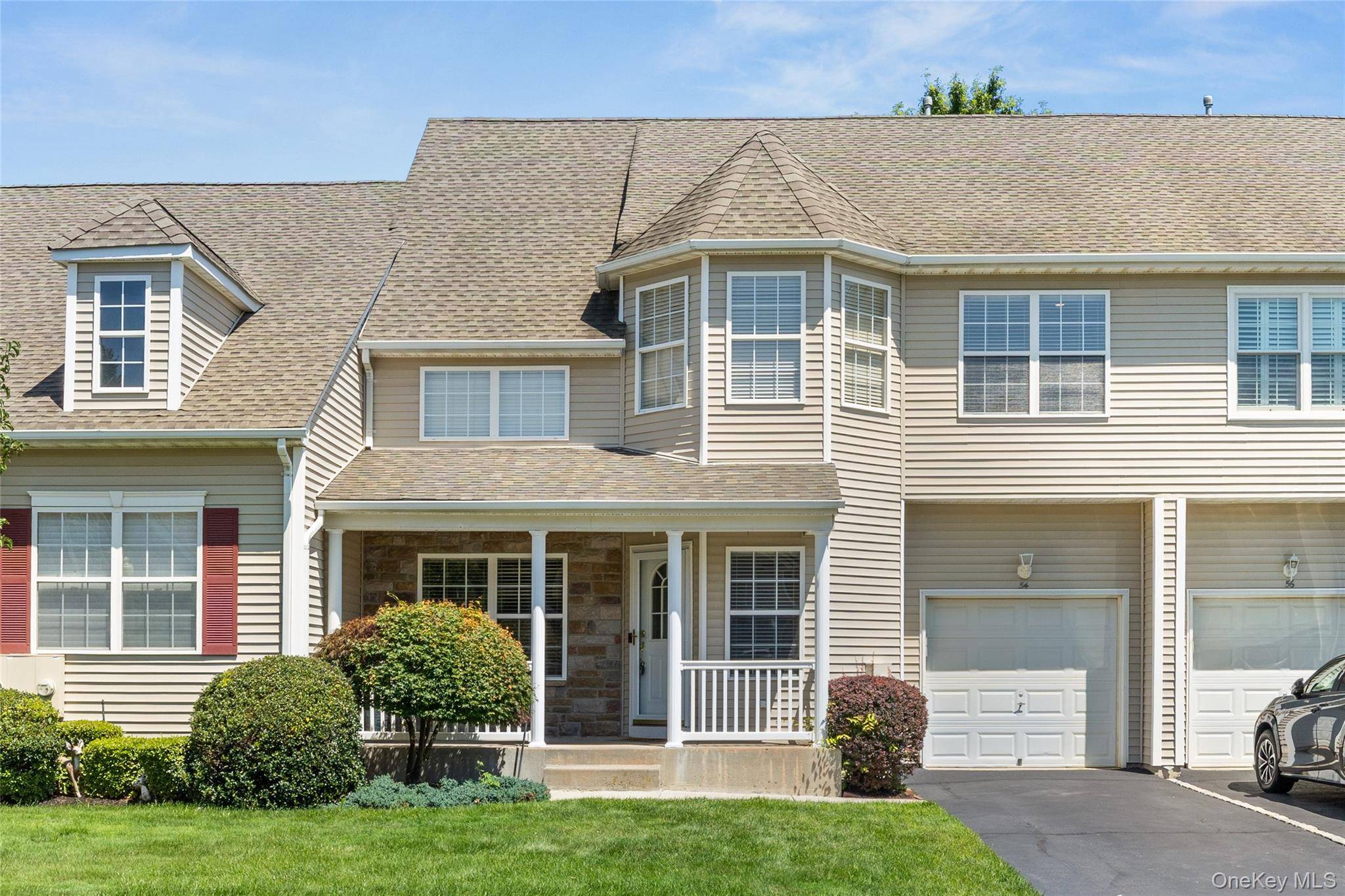 54 Meadow Pond CIR, Miller Place, NY 11764