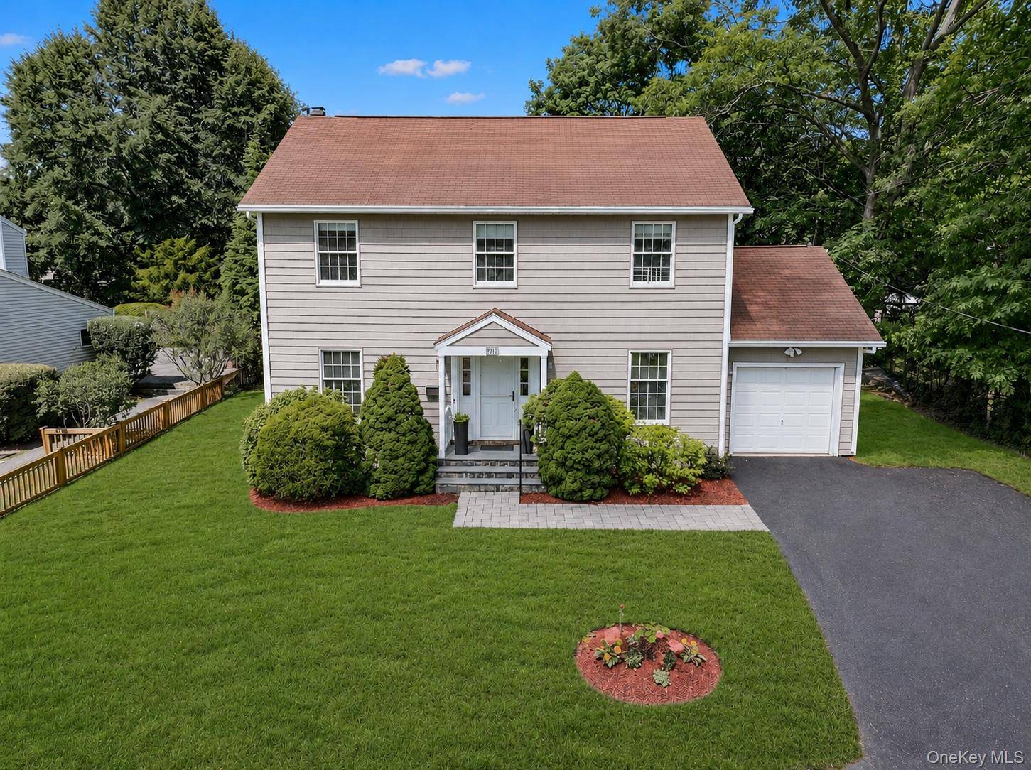 105 Huntley DR, Ardsley, NY 10502