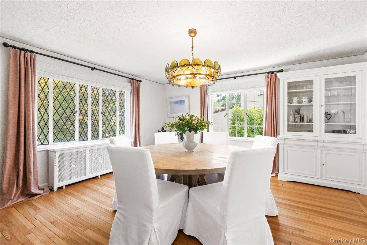 33 Maple Hill DR, Larchmont, NY 10538