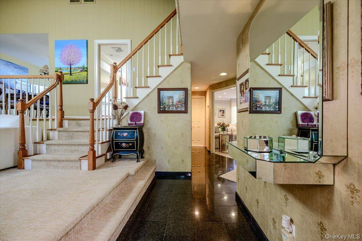 6 Geoffrey LN, Hewlett, NY 11557